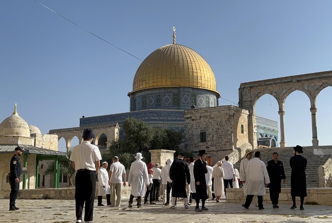 Illegal Jewish Settlers Break into Jerusalem’s Al-Aqsa Mosque