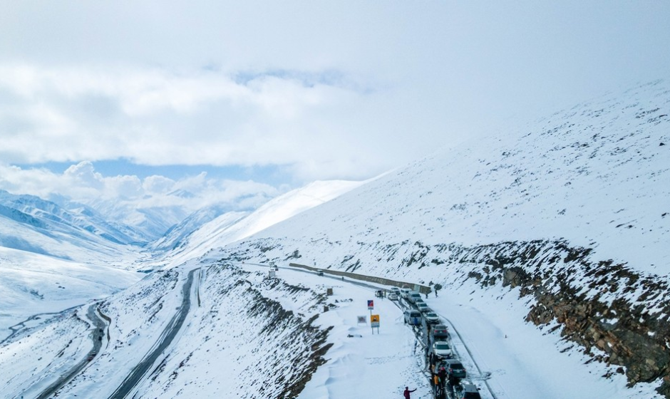 Snowfall Closes Babusar-Naran Highway