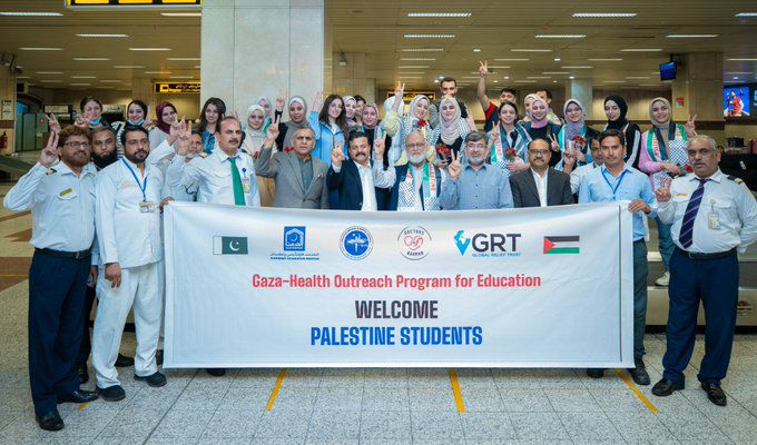 Palestinian Students Arrive in Pakistan