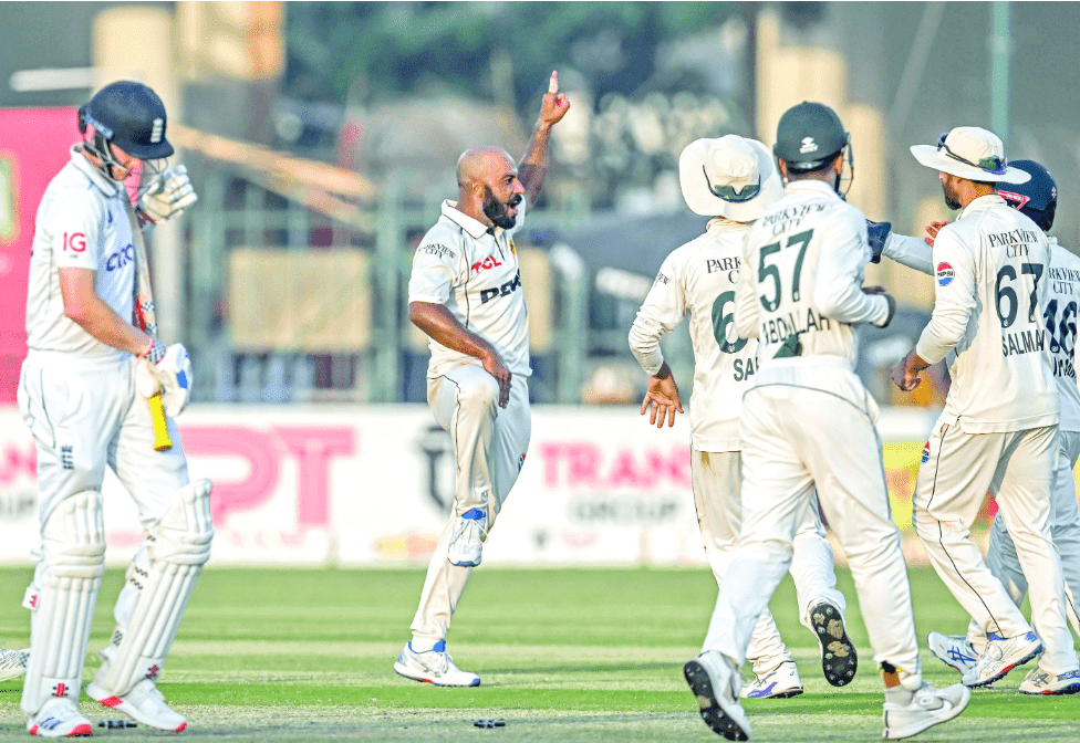 Pakistan Team Celebrating Victory over England