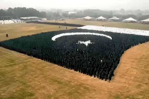 Pakistan human flag record