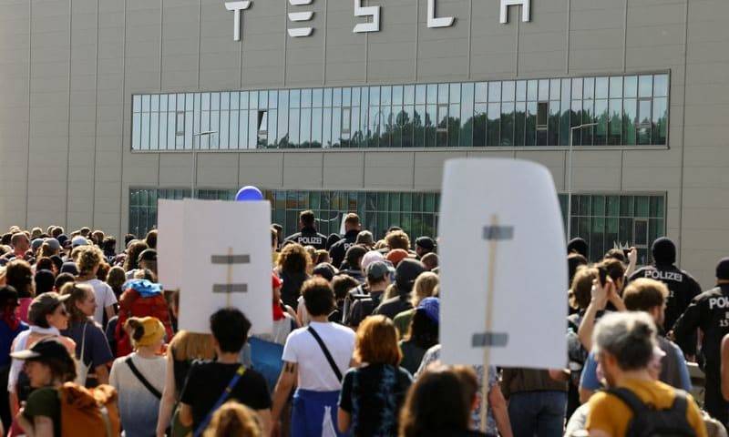Tesla Increases Wages by 4% for German Gigafactory Employees in November