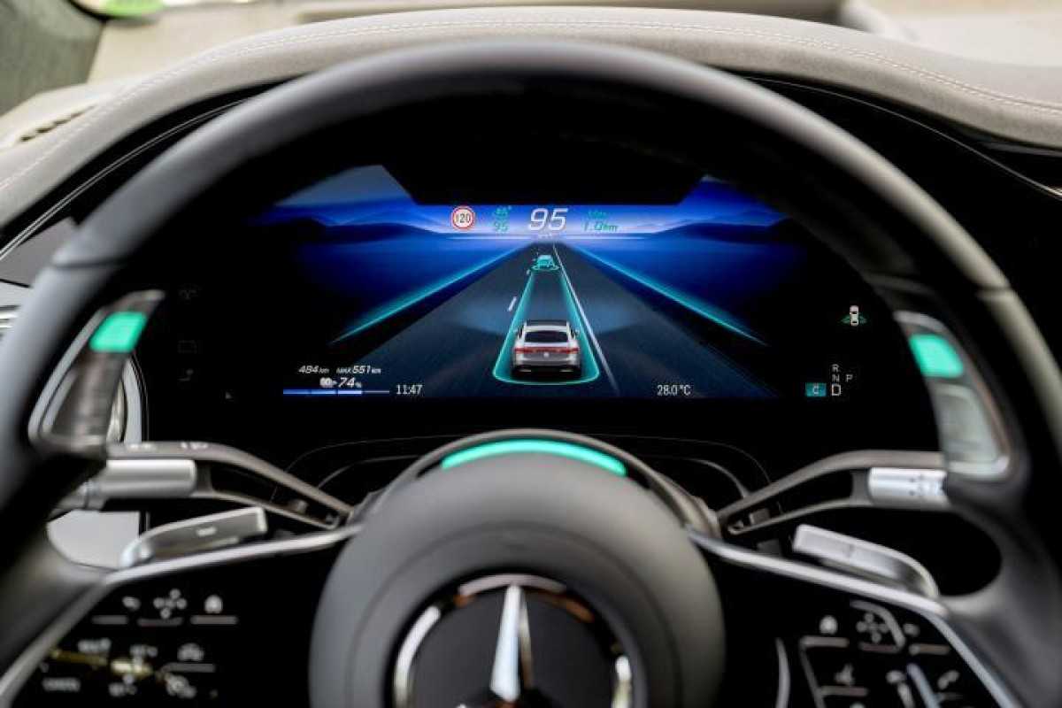 Mercedes autonomous driving software