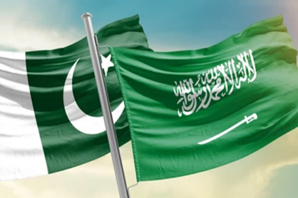 The Saudi travel advisory for Pakistanis displayed on a digital screen.