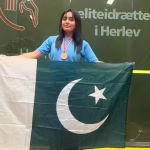 Mehwish Ali squash champion holding her trophy.