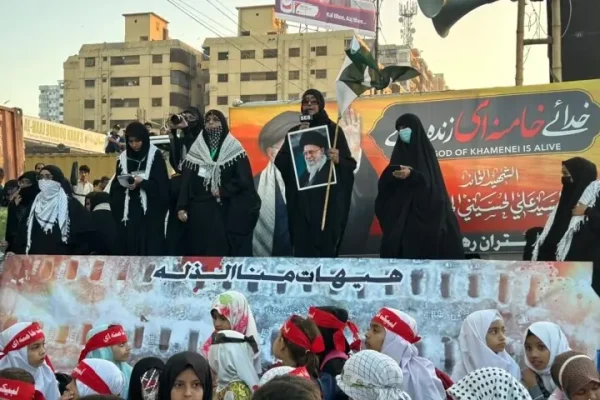 Pakistan Protests Iran Strikes on busy Karachi street