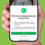 A smartphone screen showing the WhatsApp auto-delete feature settings